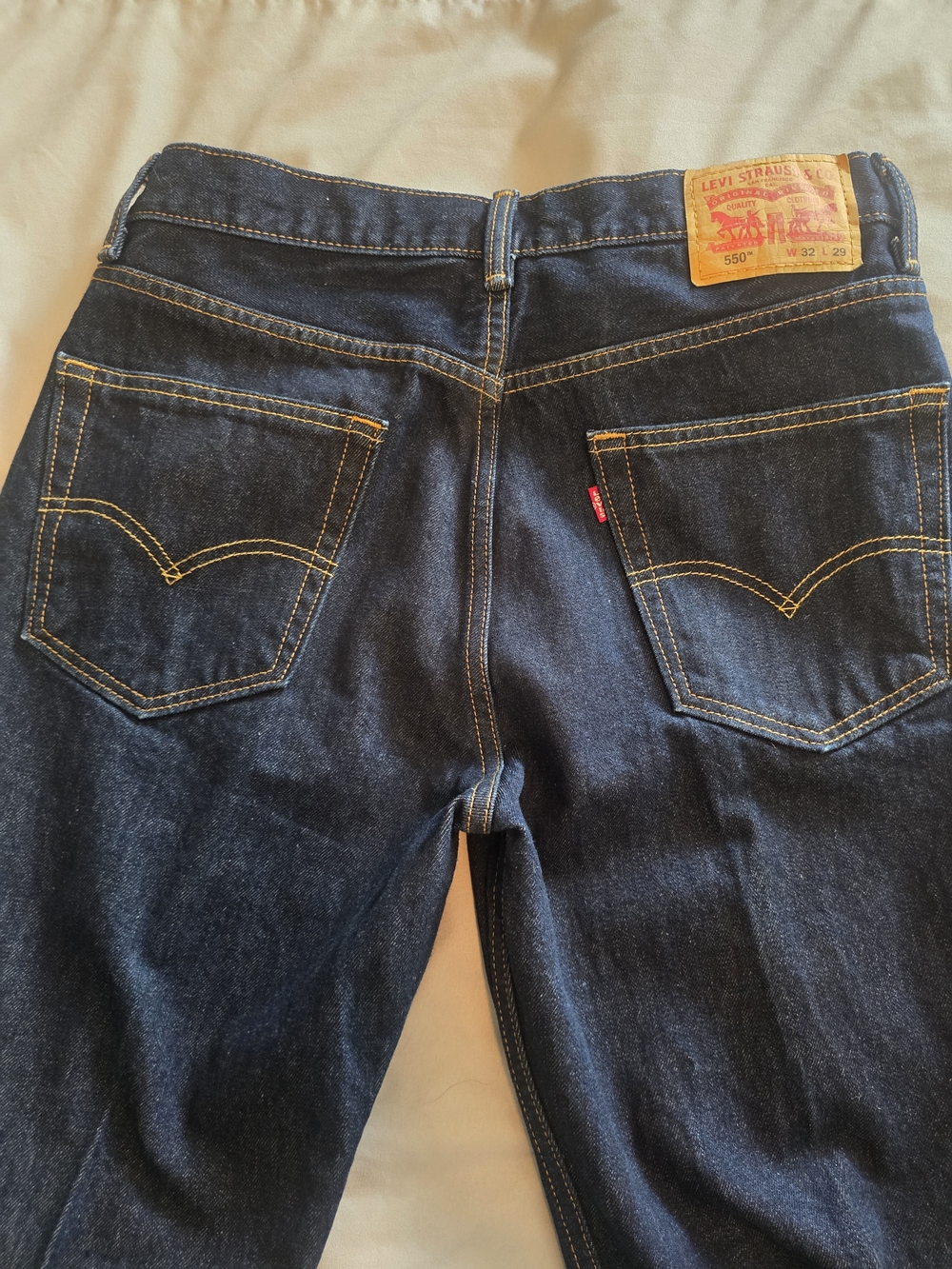 Levi's 550 Relaxed Fit Men's Jeans in Dark Blue W32 L29 - Picture 4 of 5
